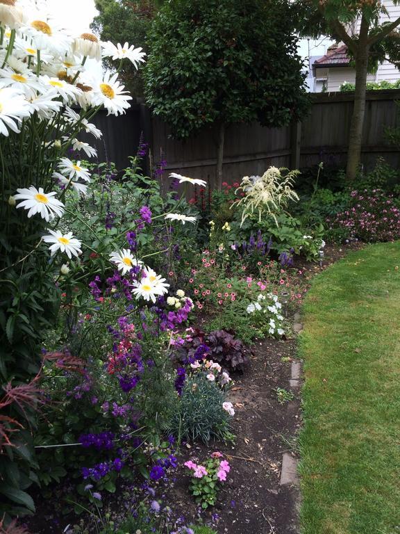 Garden Bed And Breakfast ไครสต์เชิร์ช ภายนอก รูปภาพ