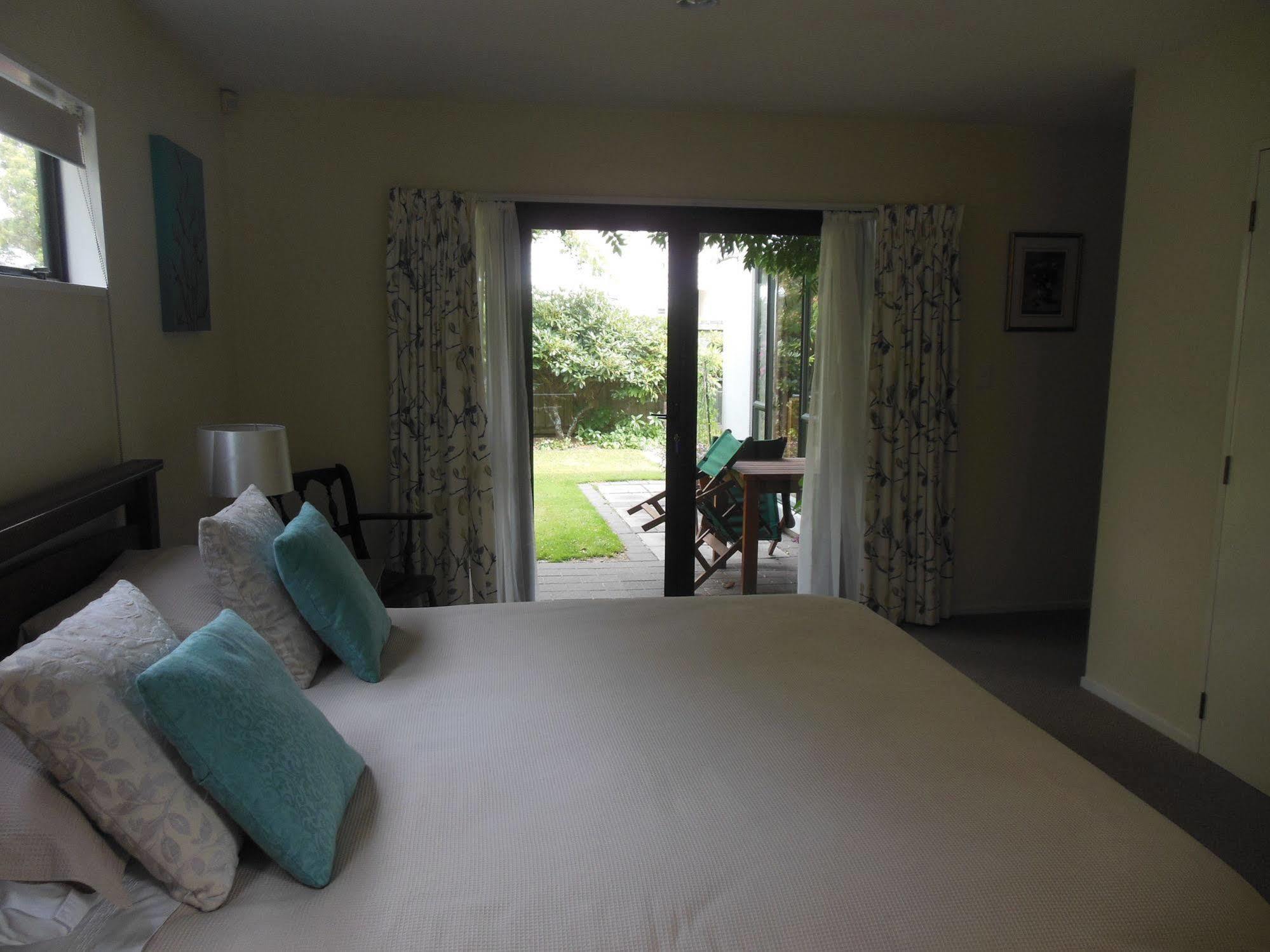 Garden Bed And Breakfast ไครสต์เชิร์ช ภายนอก รูปภาพ